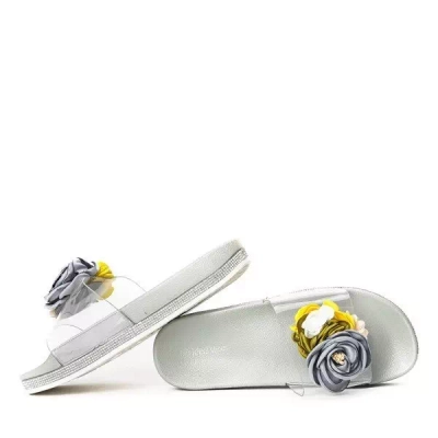 OUTLET Chaussons gris avec fleurs décoratives de Novia - Chaussures