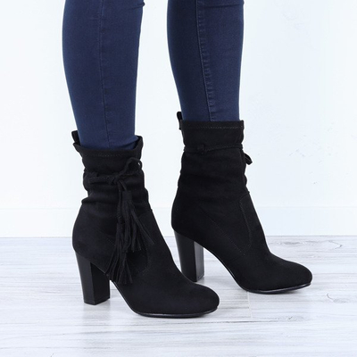 Czarne botki na słupku Gwen- Obuwie