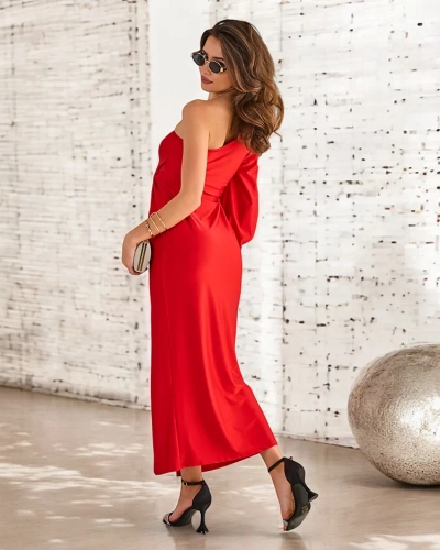 Robe longue en tissu pour femme de la marque Royalfashion avec une épaule dénudée. Robe midi en tissu pour femme avec une épaule dénudée et des manches longues. Modèle élégant avec encolure ronde. Elle possède des plis décoratifs et une fente en bas. Un i