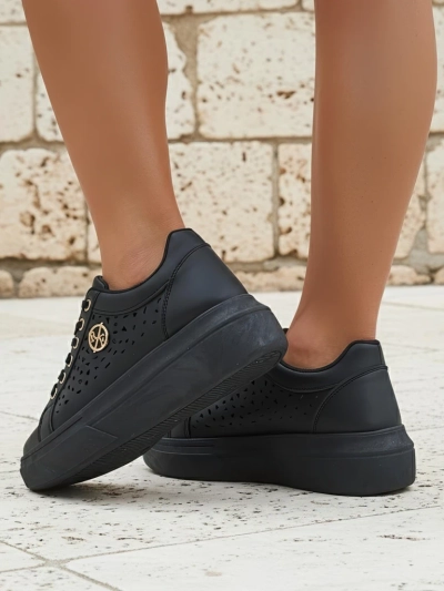 Baskets pour femmes Kalista Nero - plateformes noires en cuir écologique, collection printemps