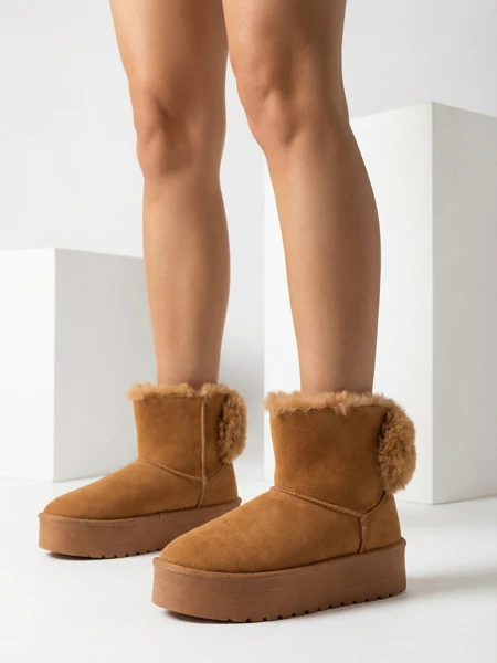 Royalfashion Boots a'la bottes de neige pour femme en couleur camel Goroggo