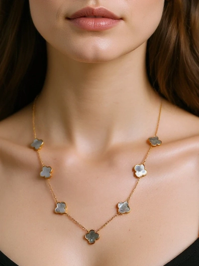 Collier Aurelia Clavis en nacre avec monture dorée