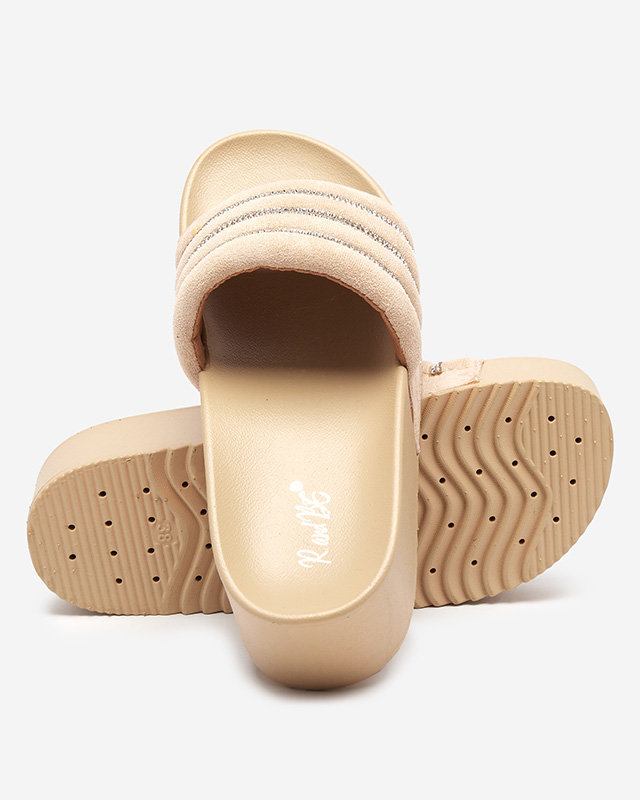 Chaussons femme beiges sur la plateforme Sunavi. Chaussures