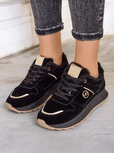 Royalfashion Sneakers pour femmes isolées avec fourrure. Boris