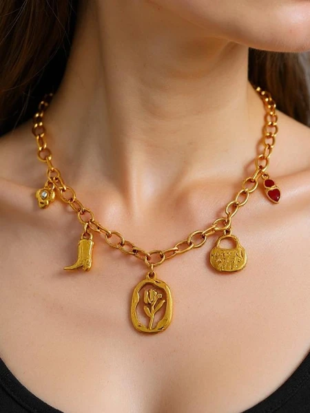 Collier Aurelia Charis avec pendentifs de style bohème