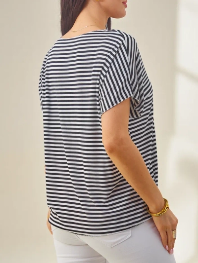 Blouse rayée en viscose pour femmes Royalfashion avec des manches courtes et une finition pailletée