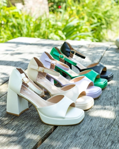 OUTLET Royalfashion Sandales femme beige sur tige Spogge