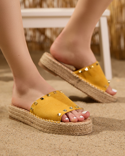 OUTLET Sandales femme en éco-daim moutarde à clous Kanise - Souliers