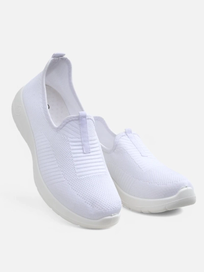 Slip-on blanches pour femmes Callista en tissu respirant à talon plat