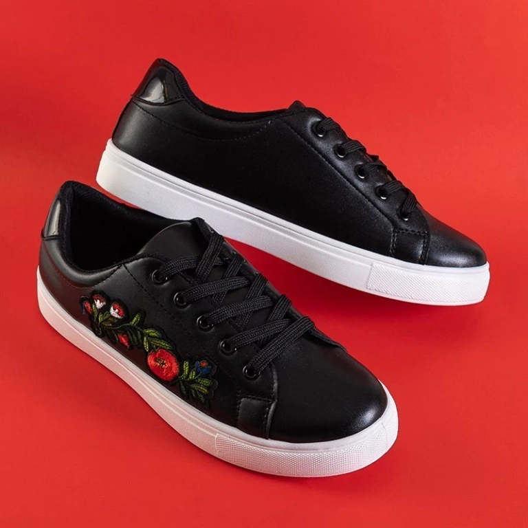 OUTLET Chaussures de sport pour femmes noires avec broderie Monja - Footwear