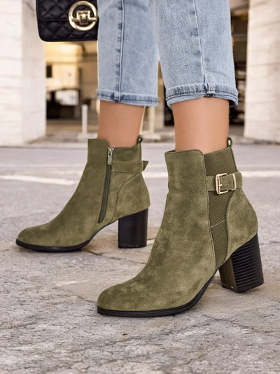 Les bottines pour femmes Royalfashion sur un poteau Vierod