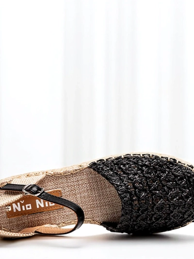 Espadrilles noires pour femmes avec un ajouré Triumf - Footwear