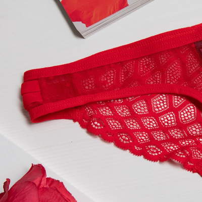 String femme en dentelle rouge - Sous-vêtements