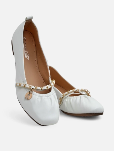 Ballerines blanches pour femmes Callista avec chaîne – cuir écologique, classique italien