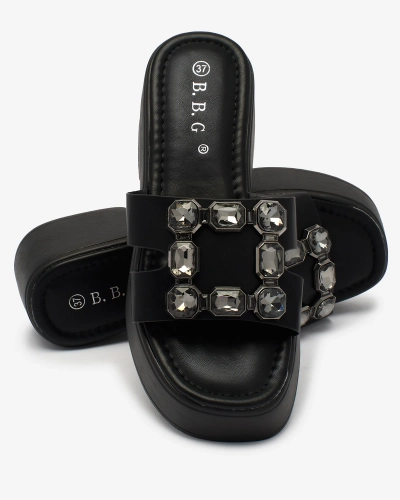 Royalfashion Tongs pour femmes noires embellies sur une semelle solide Norixi