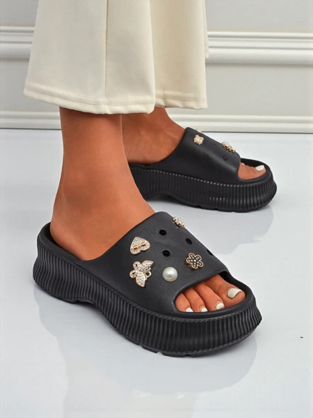 Royalfashion Tongs en caoutchouc pour femmes avec décorations Slash Glam