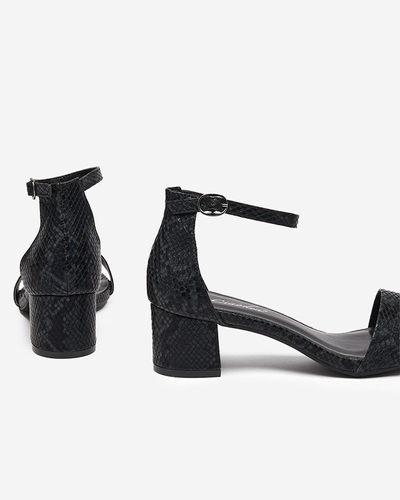 OUTLET Sandales noires pour femmes sur un poteau à la peau de serpent Woccino- Footwear