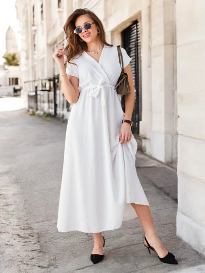 Robe midi Royalfashion pour femmes avec un décolleté enroulé, des manches courtes et une ceinture