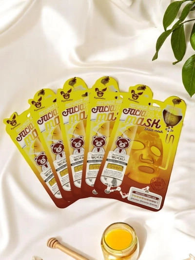 Un masque facial avec charbon actif qui purifie en profondeur, raffermit et resserre les pores