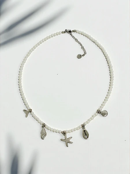 Collana Thalassa – Collier de perles avec pendentifs de style méditerranéen