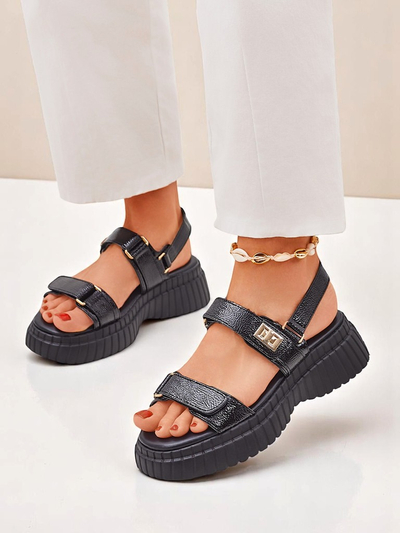 Sandales pour femmes Royalfashion sur une épaisse semelle Aganda