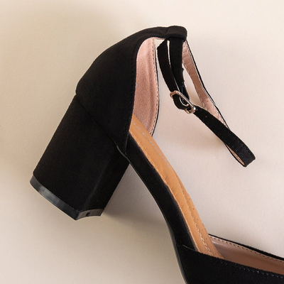 Sandales noires pour femmes sur le poteau Rumil - Footwear