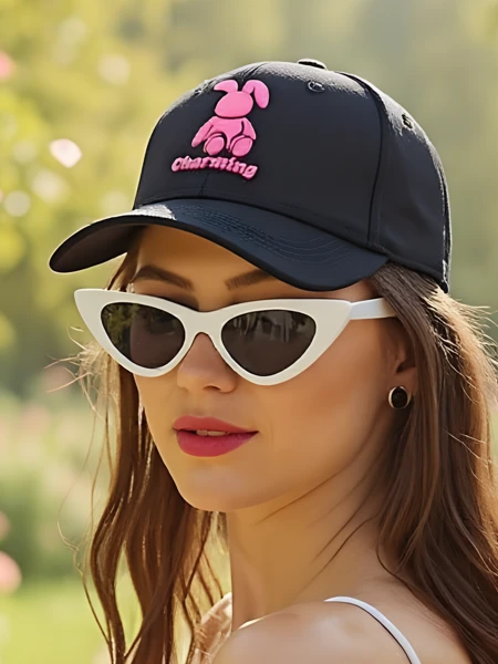 Casquette Royalfashion avec écusson lapin clin d’œil