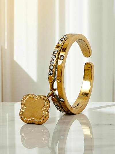 Bracelet jonc Dolce Vita avec des breloques décoratives