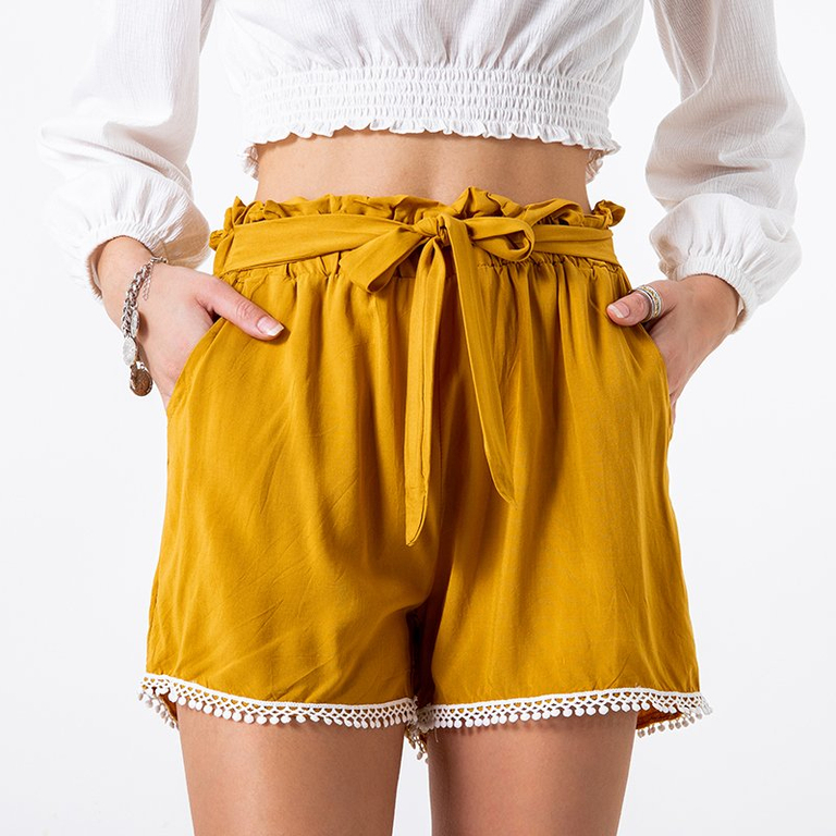 Short court femme jaune avec dentelle blanche - Vêtements