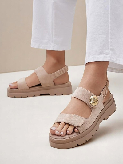 Sandales pour femmes beiges Royalfashion Callista sur plateforme en daim