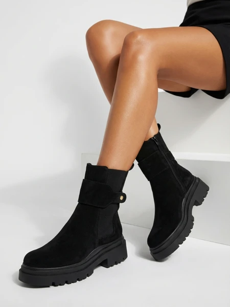 Royalfashion Bottes noires pour femmes avec lanière décorative Doasa
