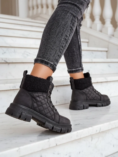 Royalfashion Bottes de trappeur isolées pour femme en noir Hogenaf