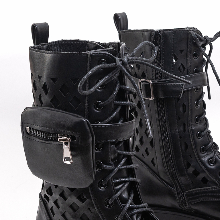 Bottines ajourées Fasha noires. Chaussures