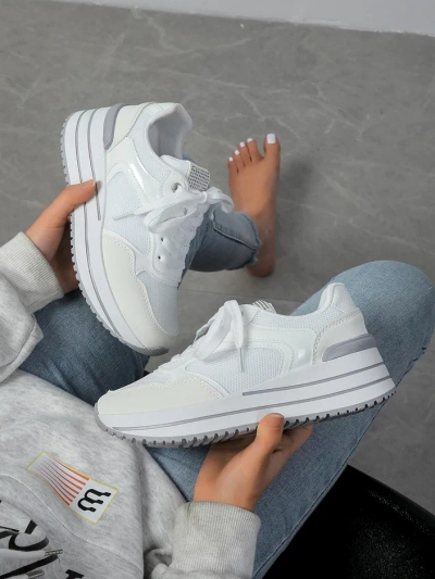 Sneakers de sport pour femmes Royalfashion sur une plateforme Revided