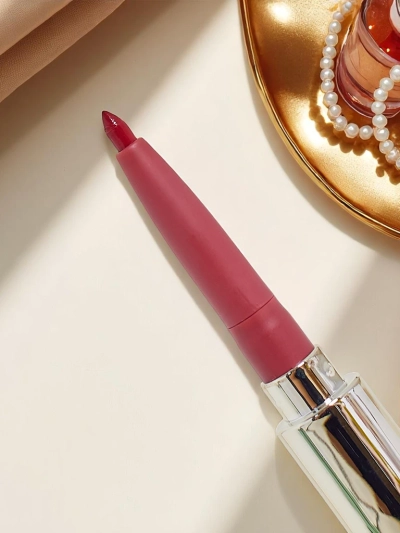 Rouge à lèvres liquide et crayon à lèvres 2-en-1 Rouge Russe