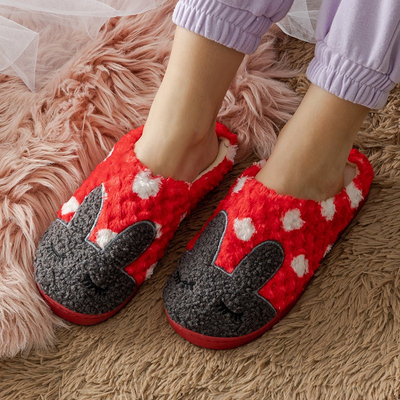 Chaussons rouges pour femmes avec un lapin Krystian - Footwear