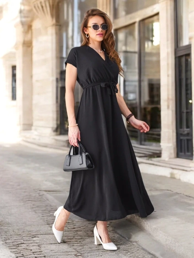 Robe midi Royalfashion pour femmes avec un décolleté enroulé, des manches courtes et une ceinture