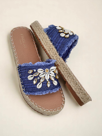 Claquettes d'été Royalfashion Calista – bleu clair avec des coquillages sur une semelle plate