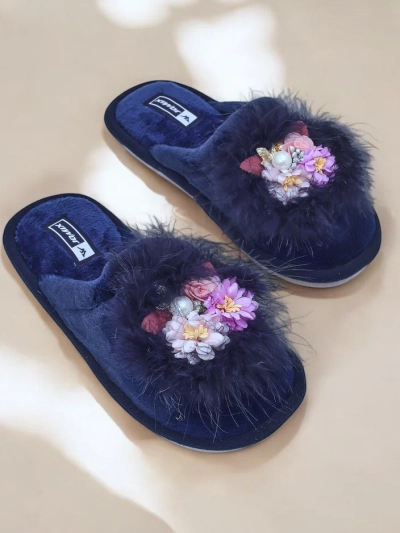 Chaussons en fourrure pour femmes Royalfashion avec des fleurs Ederra
