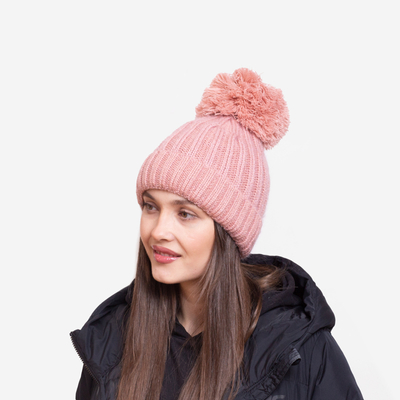 Bonnet rose foncé isolé pour femme avec pompon - Accessoires