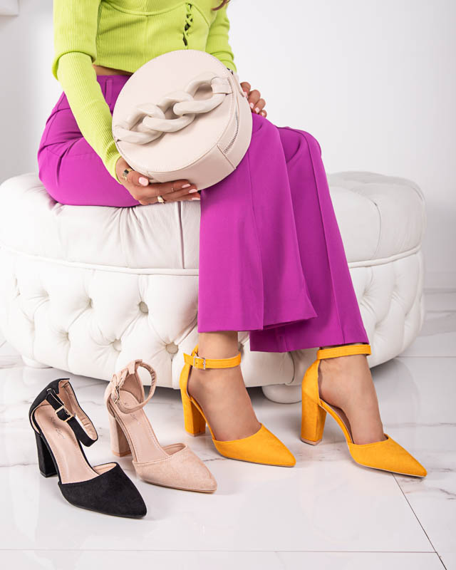 OUTLET Sandales beiges pour femmes sur le poteau Kinotia - Chaussures