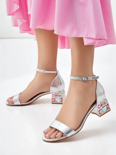 Sandales Royalfashion pour femmes avec des talons décoratifs Ballou