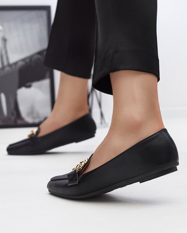 Mocassins noirs pour femme avec gaufrage et chaîne sur le bout - Shoes