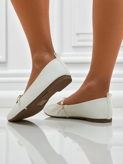 Ballerines blanches pour femmes Callista avec chaîne – cuir écologique, classique italien