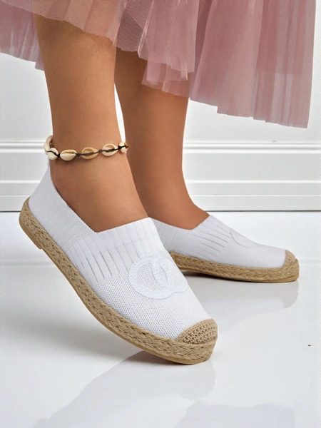 Espadrilles pour femmes Calista Biancha - blanches plates en daim écologique, style italien