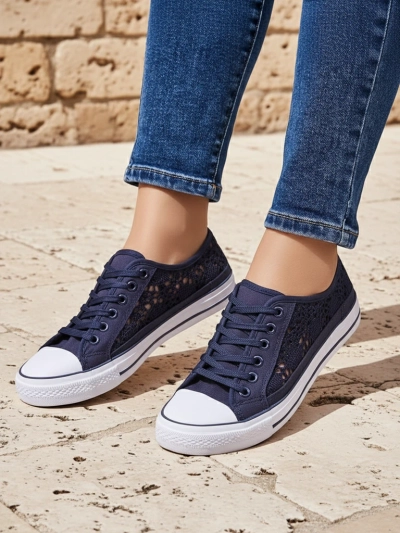 Baskets ajourées Callista bleu marine pour femmes avec semelle plate