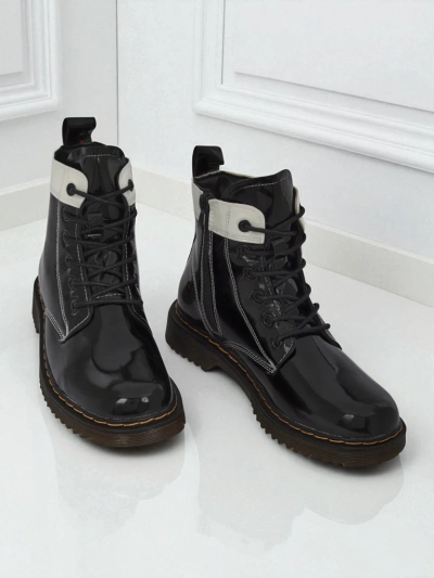 Bottines lacées Perseida Nero pour femmes en cuir verni écologique