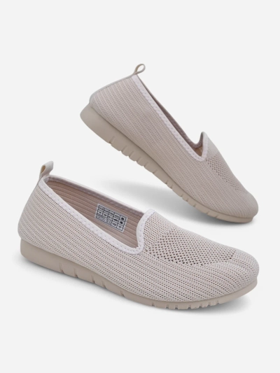 Moda Bella Chaussures beiges pour femmes à talons plats