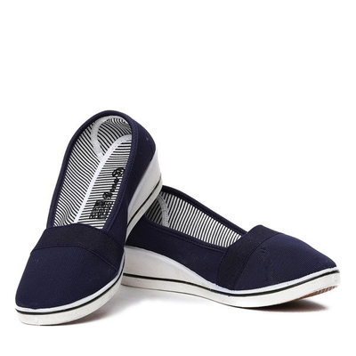 Granatowe slip-on na koturnie Serena- Obuwie