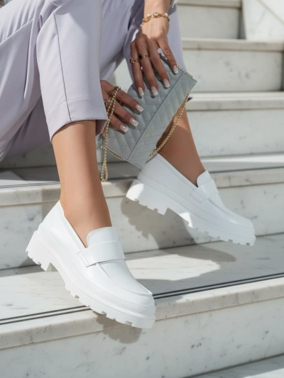 Mocassins pour Femmes Aura Blancs sur Plateforme - Élégants et Confortables, Cuir Écologique